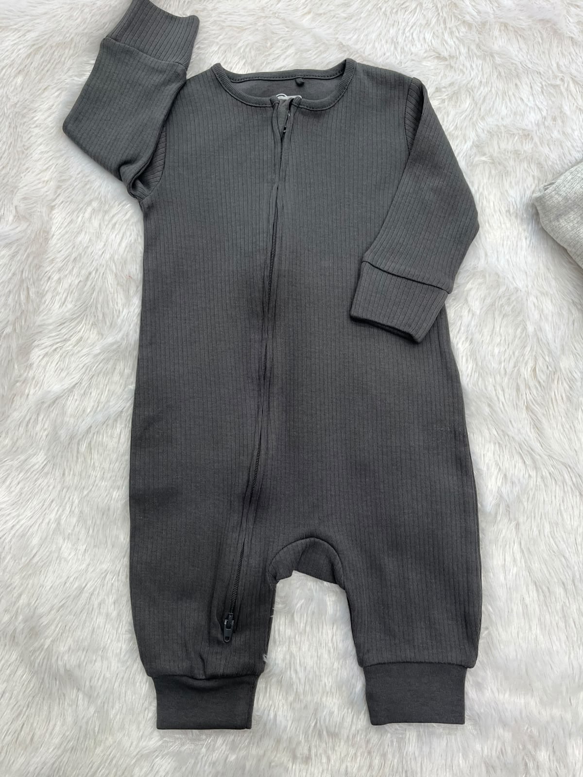 Black ribbed