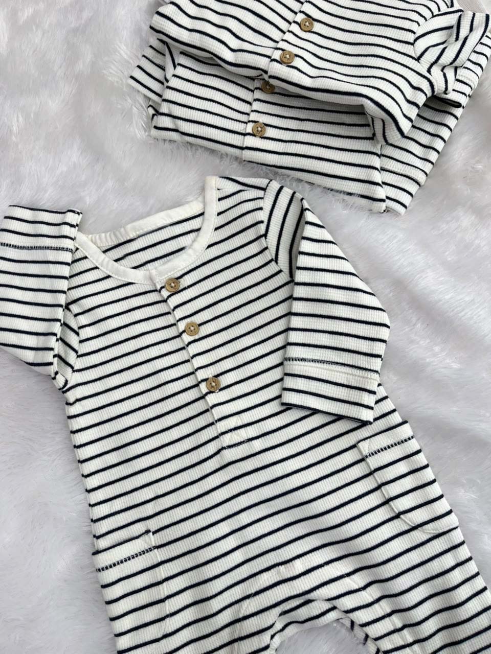 BLACK AND WHITE STRIPE
