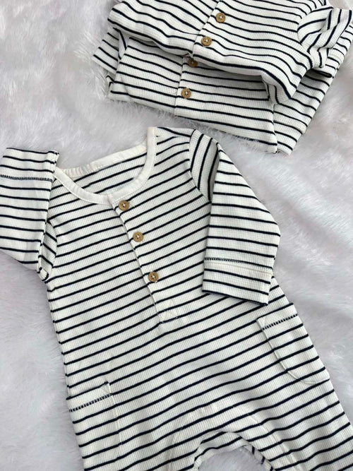 BLACK AND WHITE STRIPE
