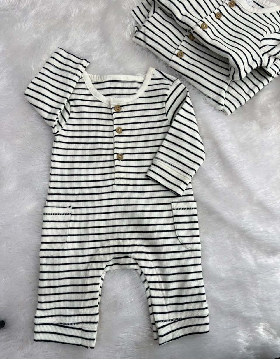 BLACK AND WHITE STRIPE